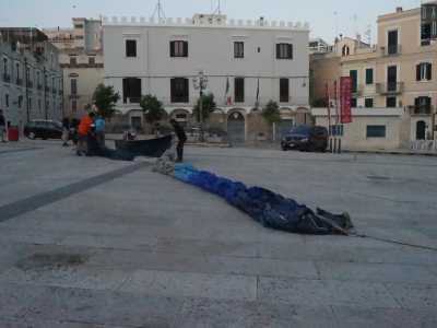 L�aerostato viene subito posto a terra in favore di vento...